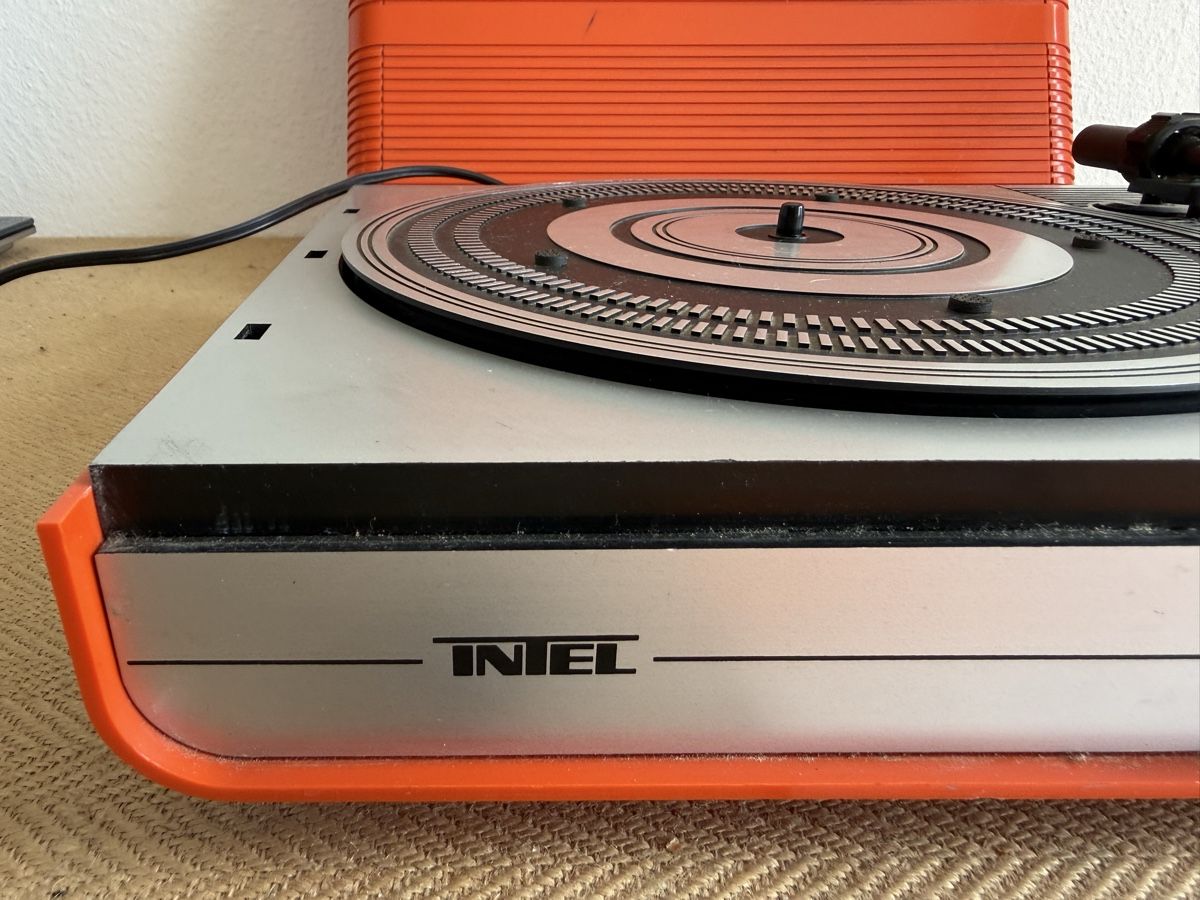 Tourne-disques: Vintage Plattenspieler INTEL Phonokoffer Compact  – D'occasion à Konolfingen par petzipetz 2