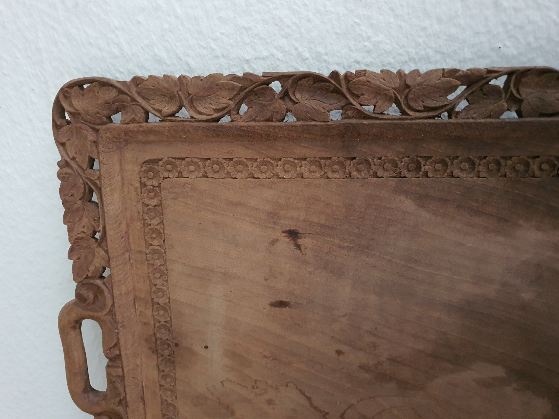 Piatti di portata: Altes Vintage Holz Serviertablett Tablett geschnitzt – Usato da Schaffhausen venduto da pfanis09 1