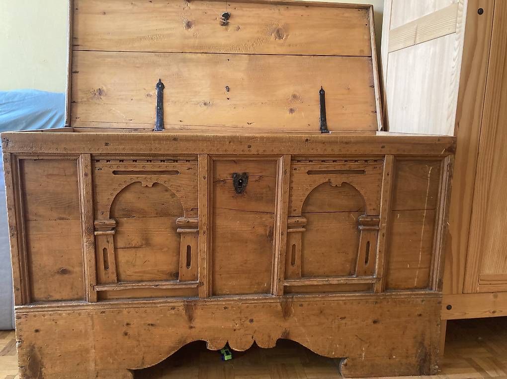 Truhen: Beau coffre en bois valaisan – Gebraucht aus Nyon von joa_6ctw 2