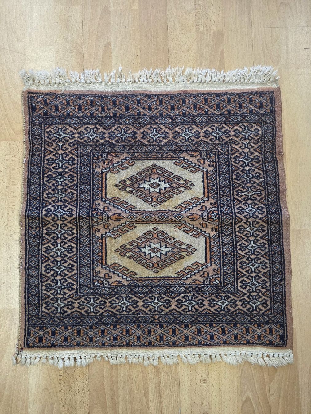 Tappeti: Kleiner Orientteppich, handgeknüpft, 67x60cm – Usato da Rieden AG venduto da RuvensBrocki