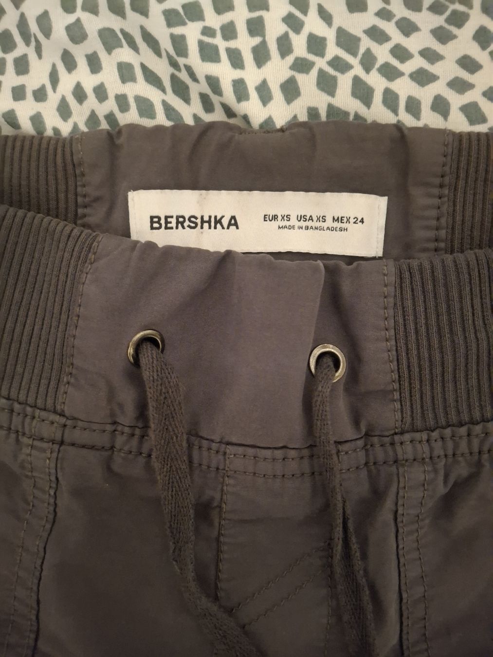 Bershka Hosen: bershka cargo pants  – Gebraucht aus Münsingen von yil_m9ww 3