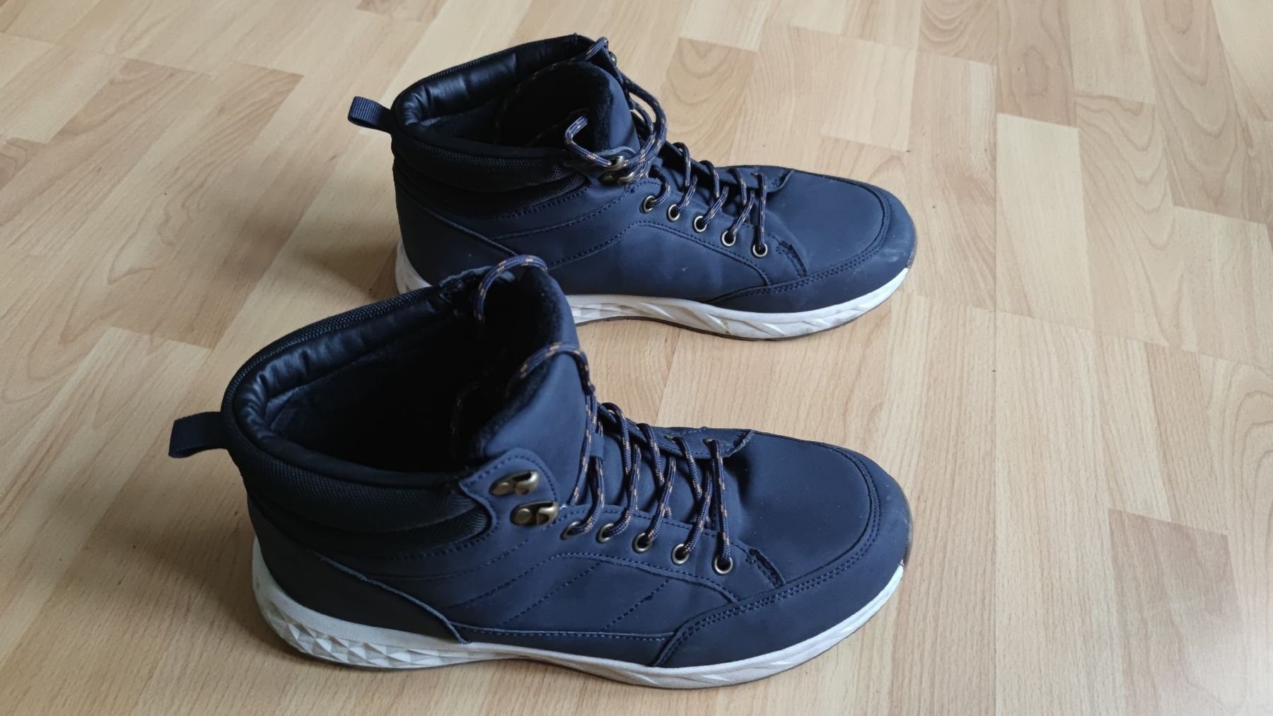 Scarpe da uomo: Winter Schuhe 46 Größe – Usato da Meggen venduto da Malecifent 2