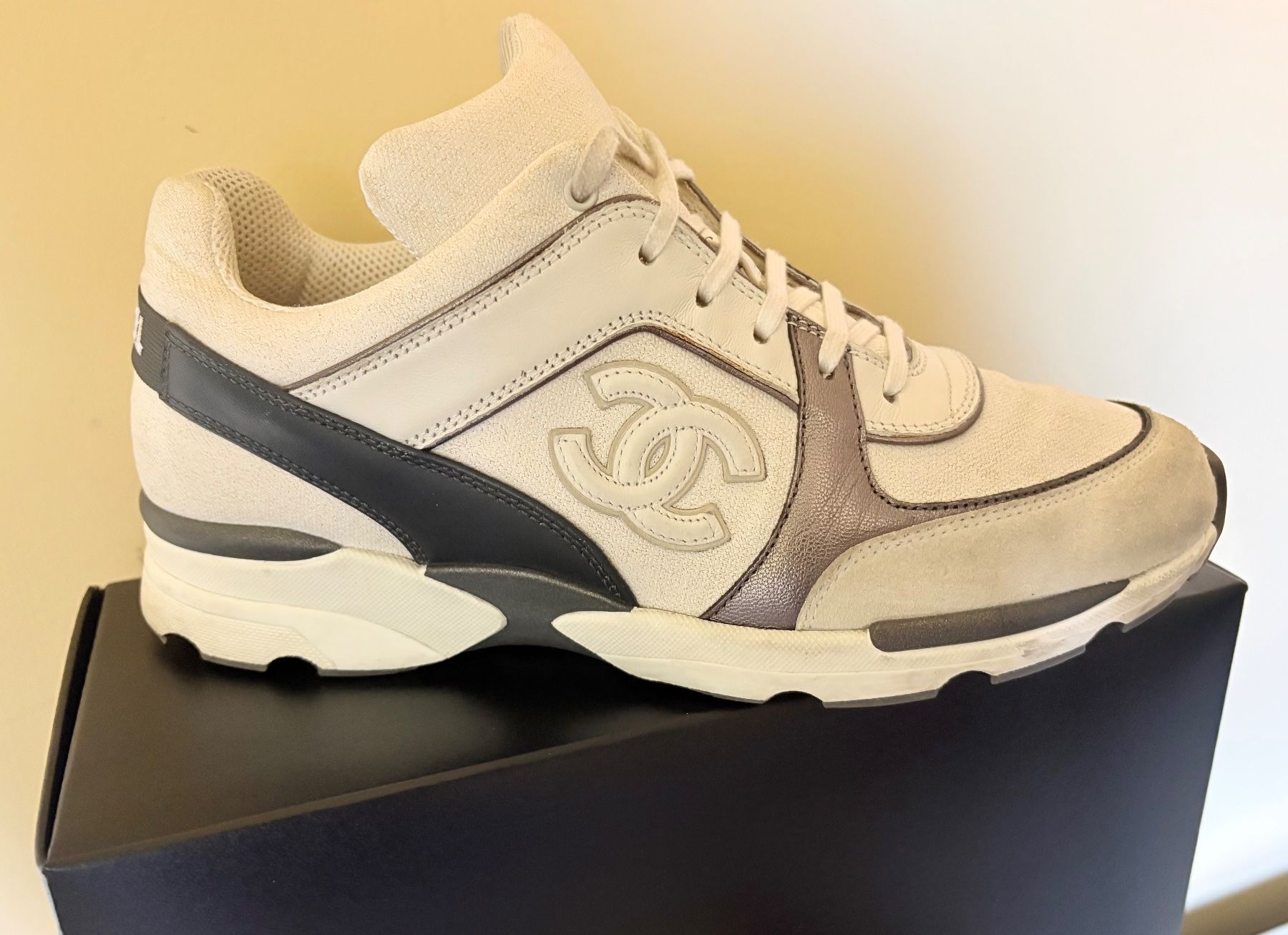 Chanel Chaussures hommes: BASKETS SNEAKER VINTAGE - CHANEL - 40 – D'occasion à Morges par Bubblecut 1