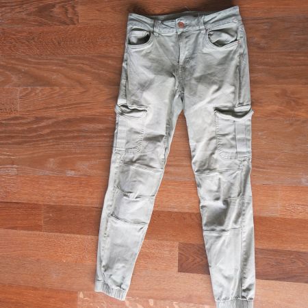 ONLY Hose Gr. 34 Kakifarben