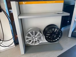 Trennwand von OPEL Showroom