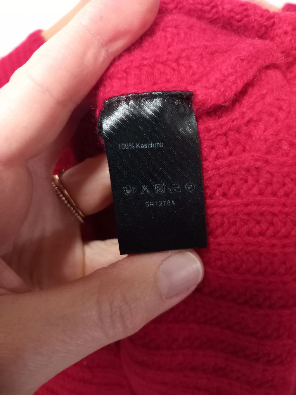 Maglioni & Felpe: Kashmir Pullover Premium Essentials Gr.S rot – Usato da Gwatt (Thun) venduto da umwelt-brocki 6
