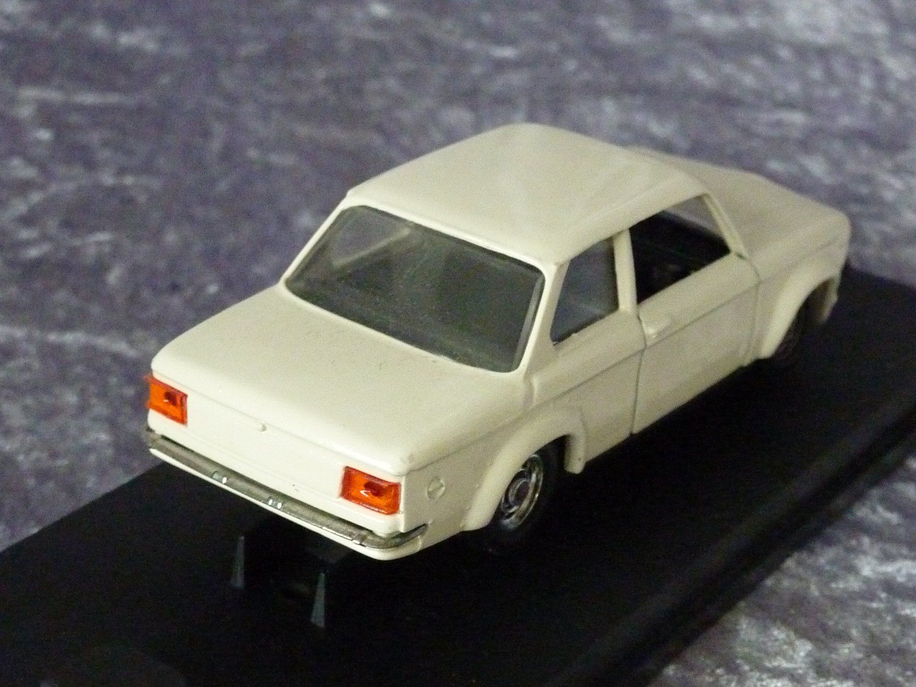 BMW Modellini d'auto: BMW 2002 Turbo 1:43 – Usato da Dürrenäsch venduto da modellautos4you 4