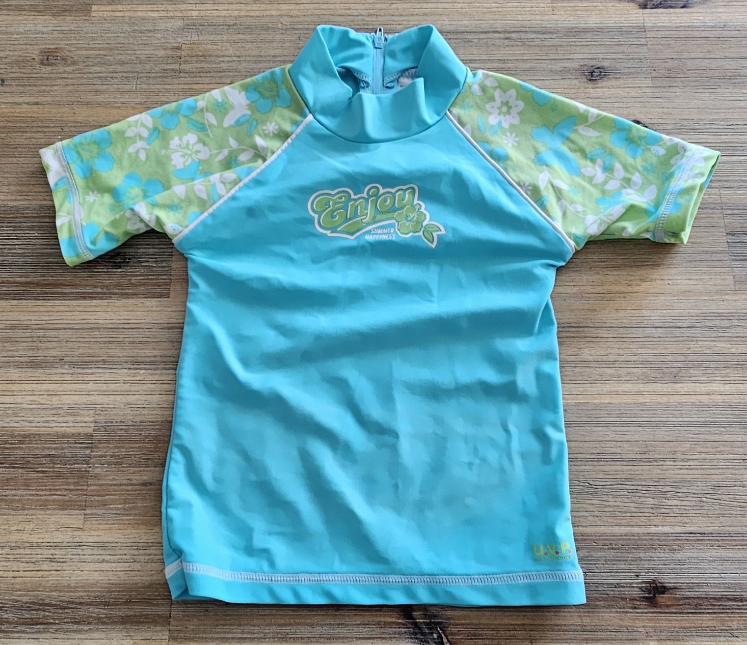 Costumi da bagno: Kinder Badeshirt Grösse 98 – Usato da Basel venduto da Sinibini86