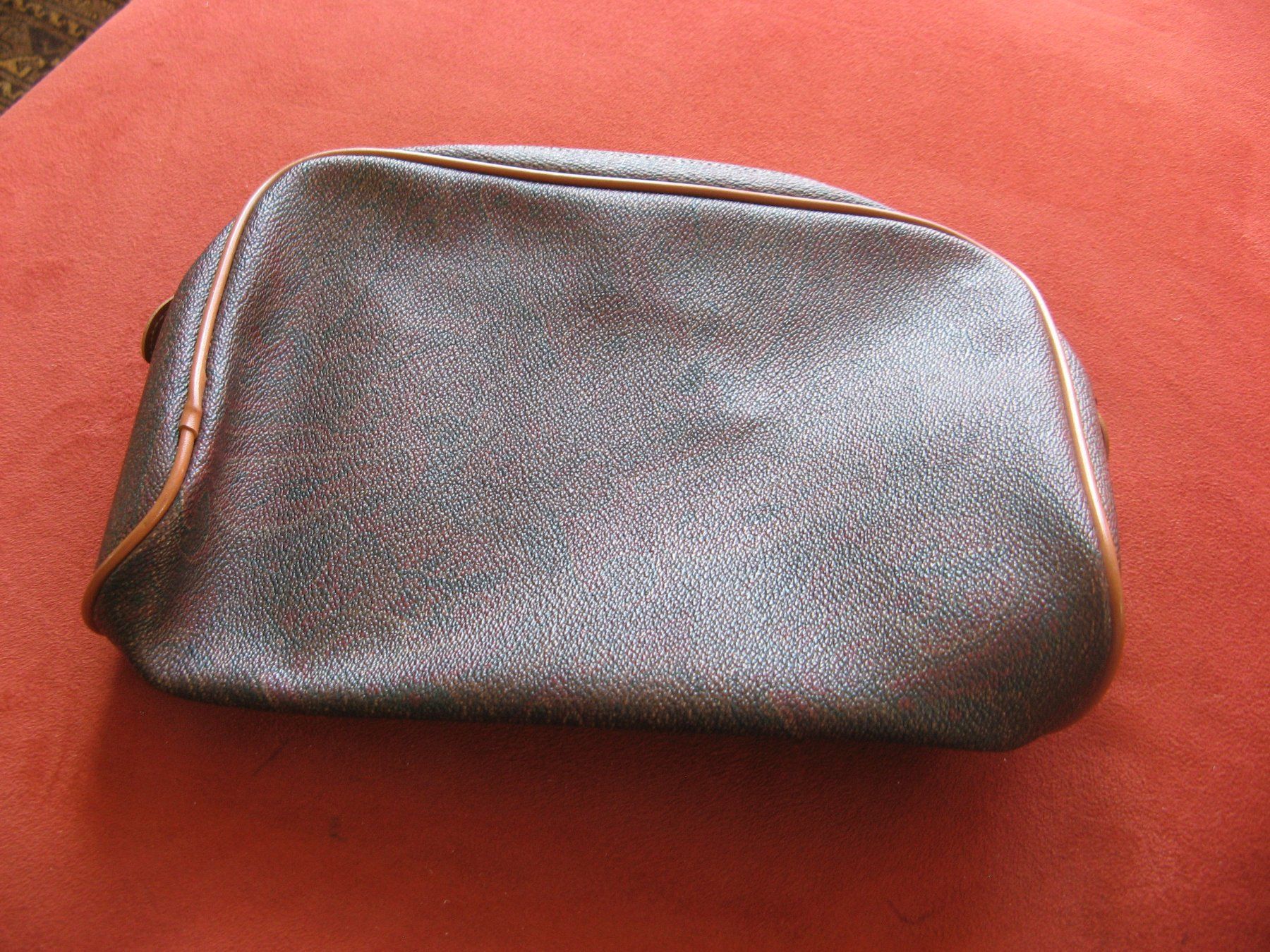 Kosmetikkoffer: Pierre Cardin Kosmetiktasche Necessaire – Gebraucht aus Zürich von apil 1