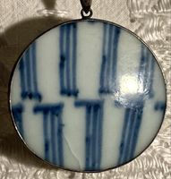 Pendentif vintage tesson porcelaine bleue argent Chine