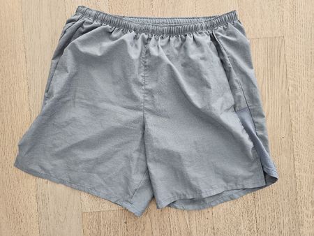 Nike Dri-FIT Laufshorts, Grau, Gr. M – Ideal für Sport!