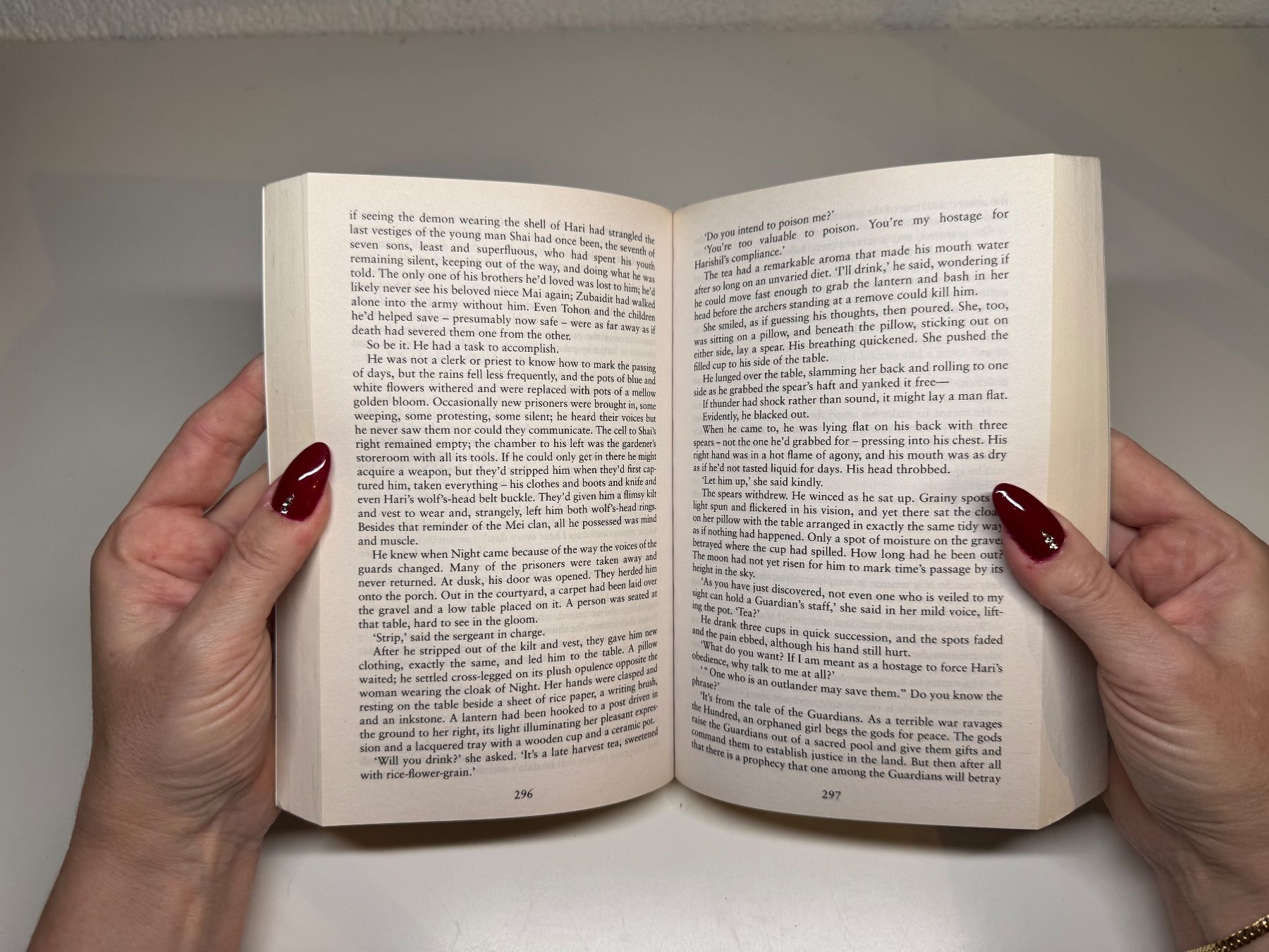 Libri: NOVEL: Kate Elliott, Traitors Gate – Usato da Grosswangen venduto da English_books 5