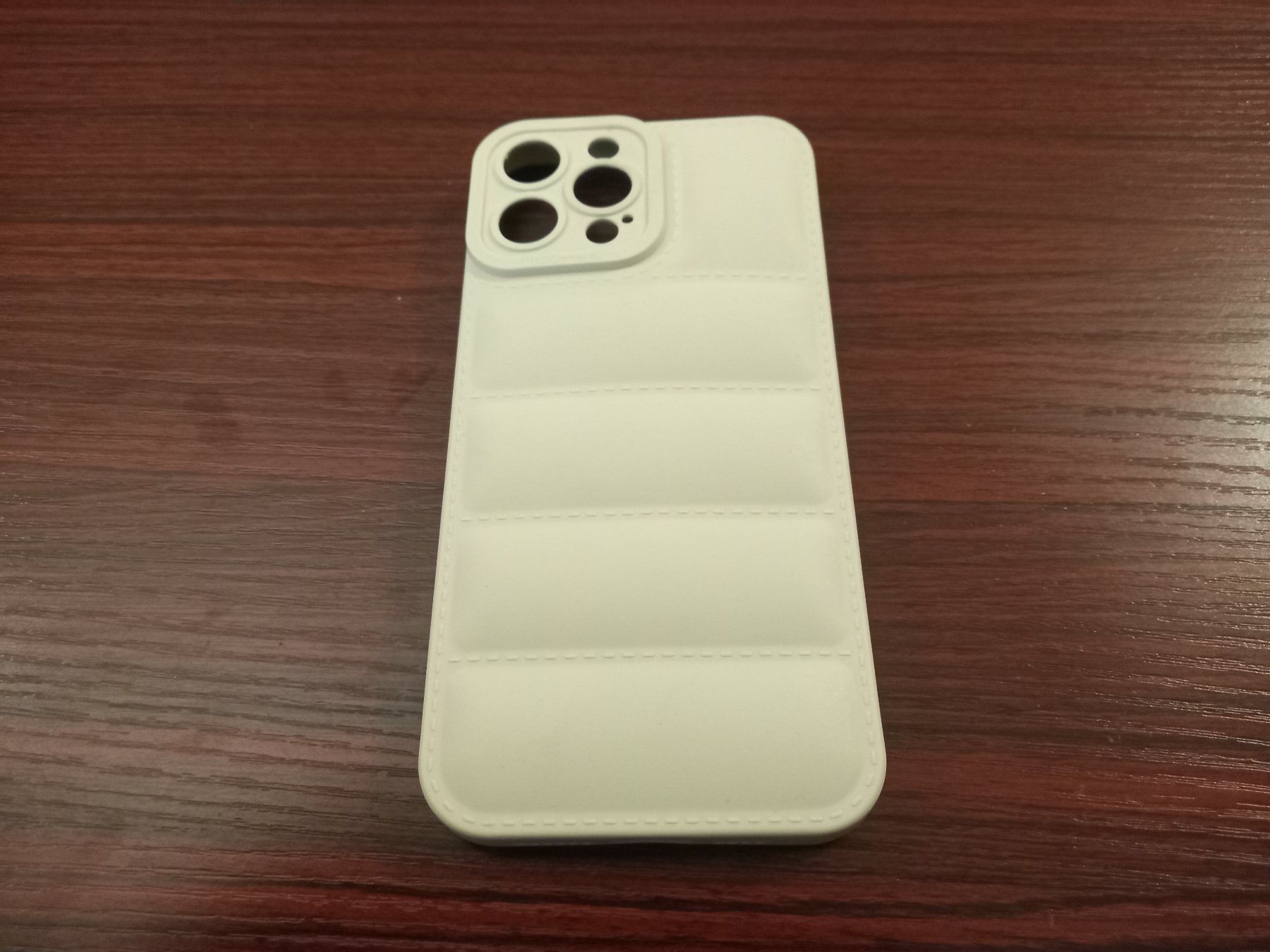 Apple Cover & Protezioni schermo: Silikonhülle Creme Farbe für Iphone 15 Pro – Nuovo e nell'imballaggio originale da Lausanne venduto da KUNKI-DESTOCK