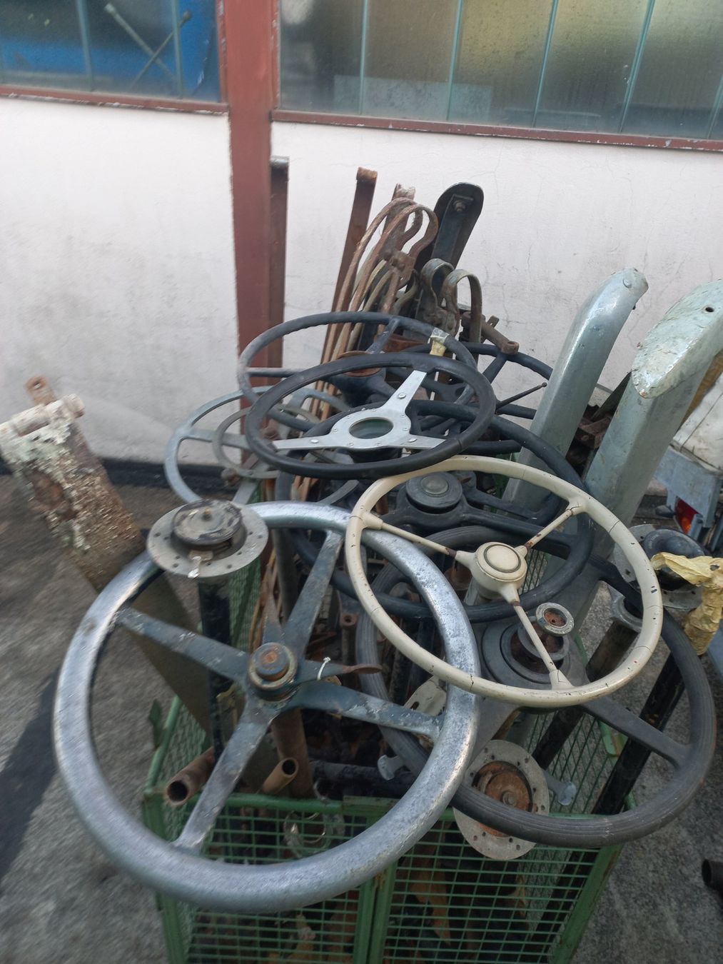 Tutti pezzi di ricambio auto: Rarer Oldtimer Lenkstock / Lenkrad / Stossstange 1900 - 1960 – Usato da Dulliken venduto da Dullikenlerchclassic 5