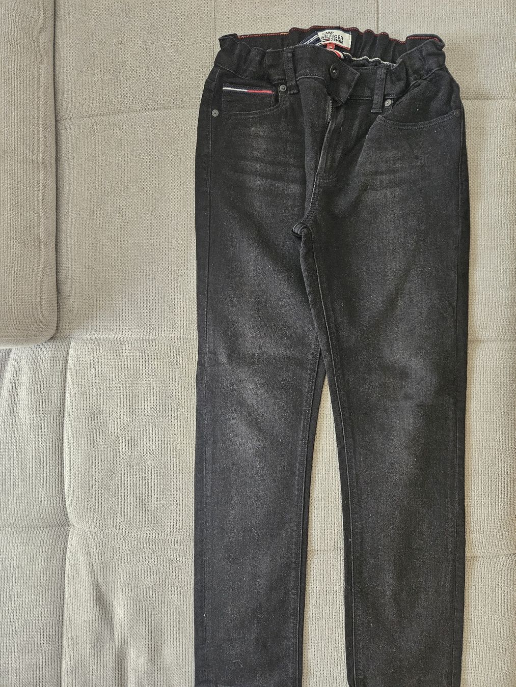 Tommy Hilfiger Pantaloni: jeans – Nuovo (secondo la descrizione) da Chêne-Bourg venduto da gab_7cg8 1