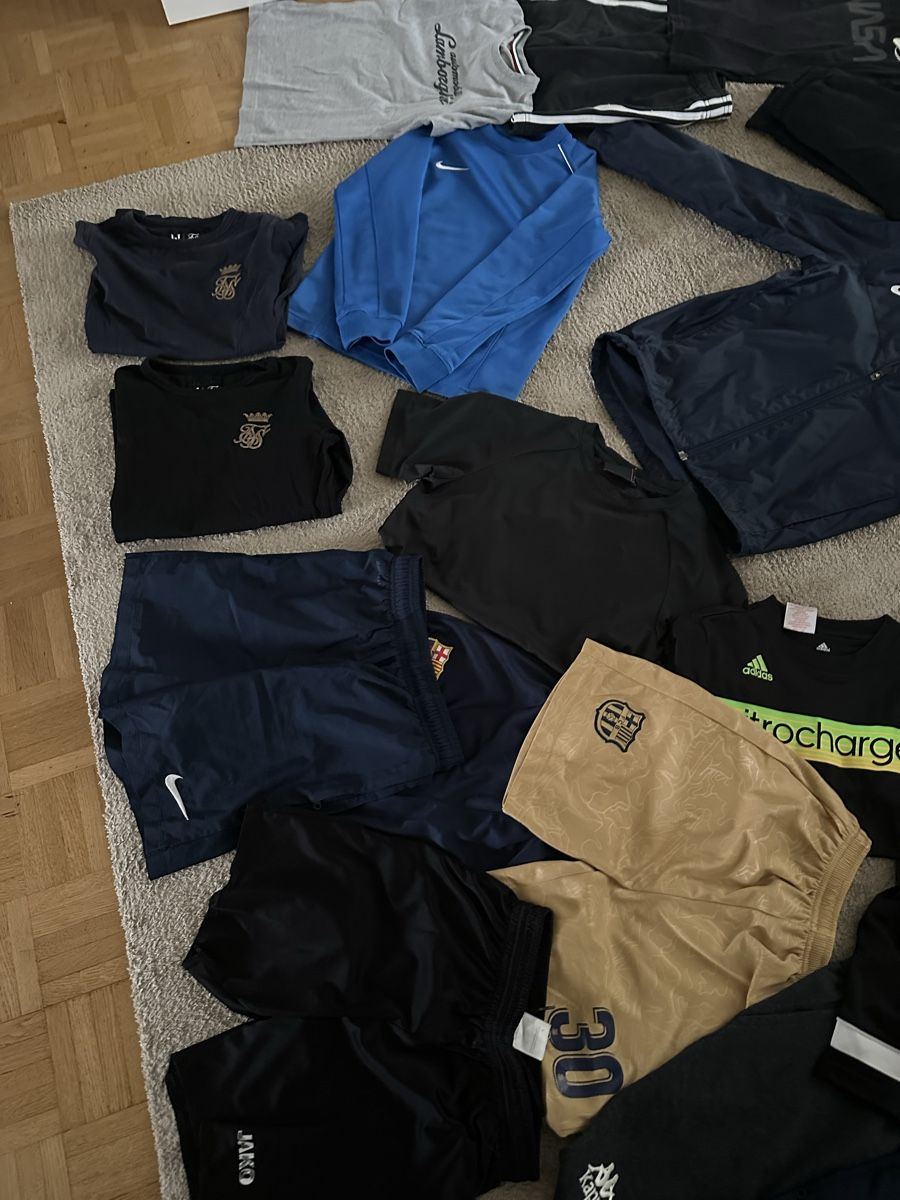 Lotti & Set di vestiti: Jungenkleideroaket 128 – Usato da Zürich venduto da ege_2ghf 3
