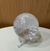 Wunderschöner Bergkristall Kugel mit Ständer aus Brasilien