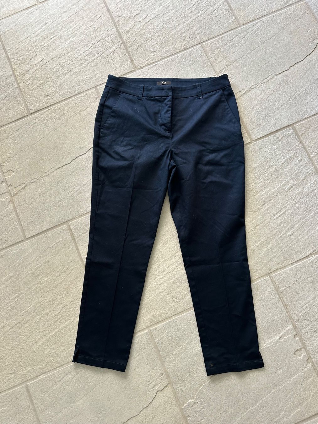 C&A Pantaloni: Damen Hosen dunkelblau – Usato da Pfäffikon ZH venduto da bingo74