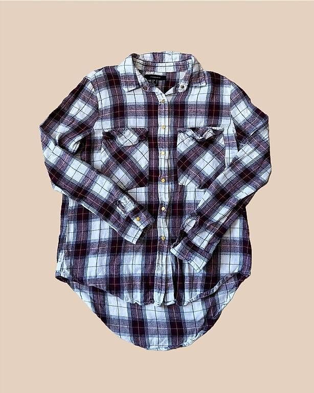 Blusen: Red and white checkered shirt – Gebraucht aus Langnau i. E. von 2ndhand.flohmi 1