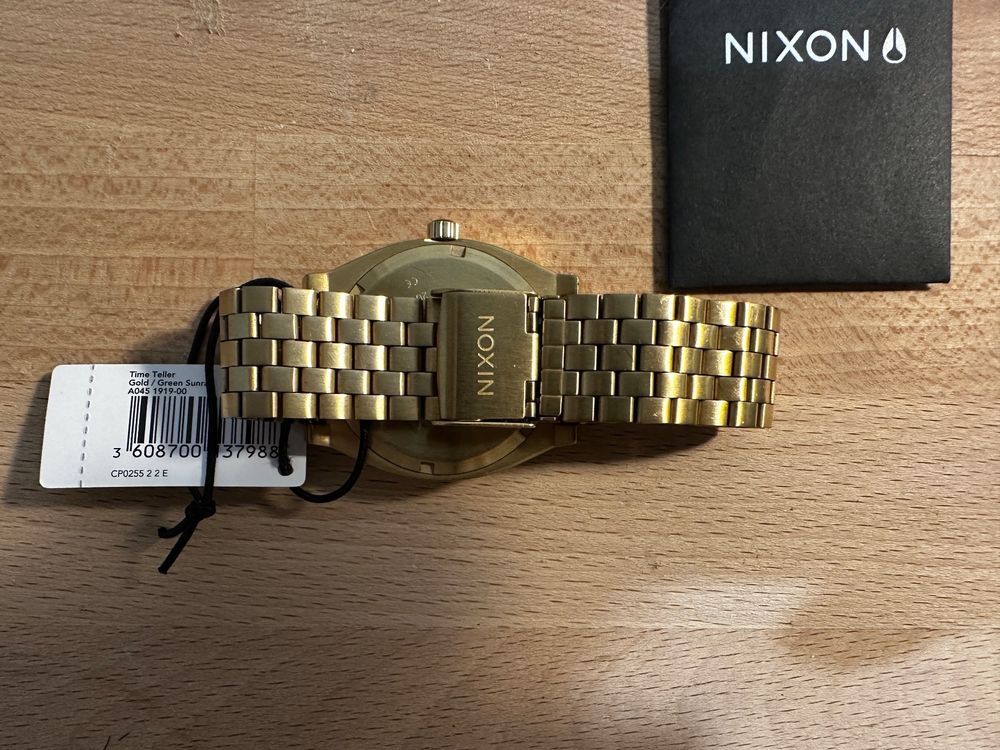 Montre discount nixon dorée