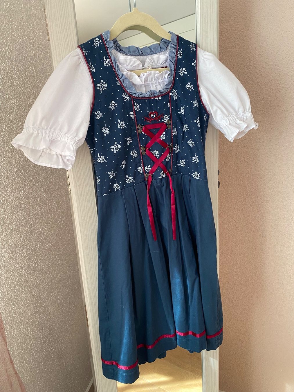 Kleider & Röcke: Dirndl Gr. 128 – Gebraucht aus Basadingen von Susanita0 2
