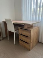 Schöner Schreibtisch mit Schubladen