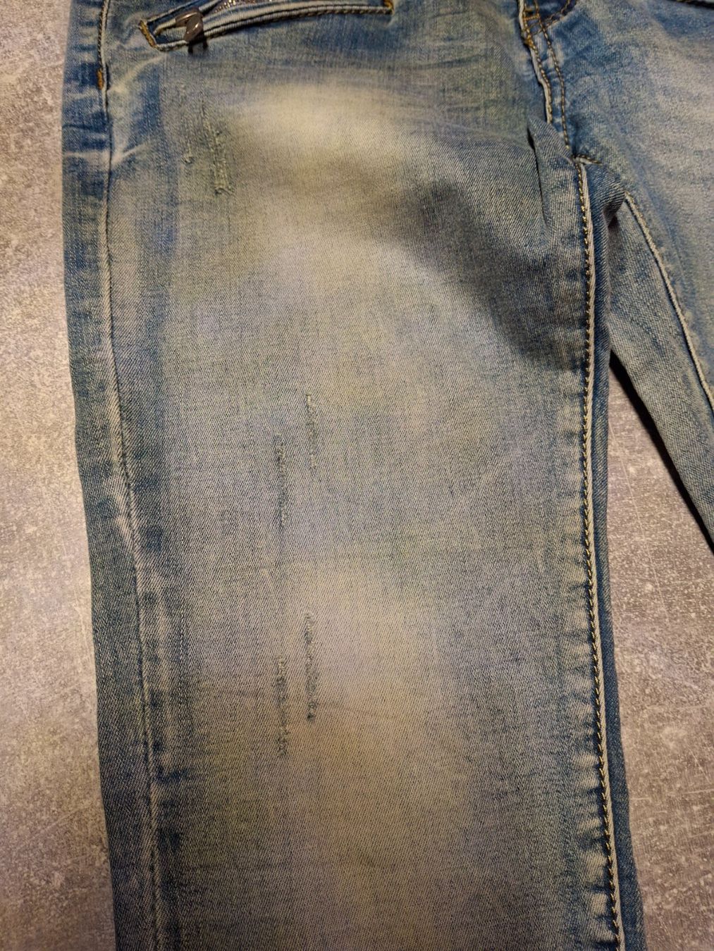 Jeans: Pantalon jeans taille M marque Newplay – Gebraucht aus Villiers von san_jn5w 1