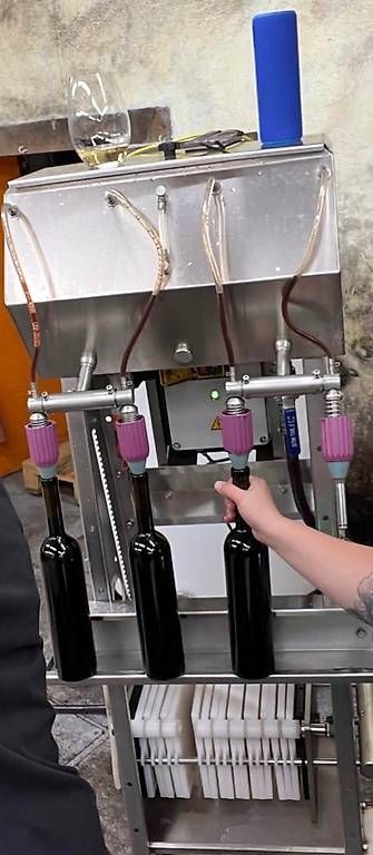 Alle Maschinen: Weinabfüllmaschine mit Filter – Gebraucht aus Breno von gre_jz8f 2