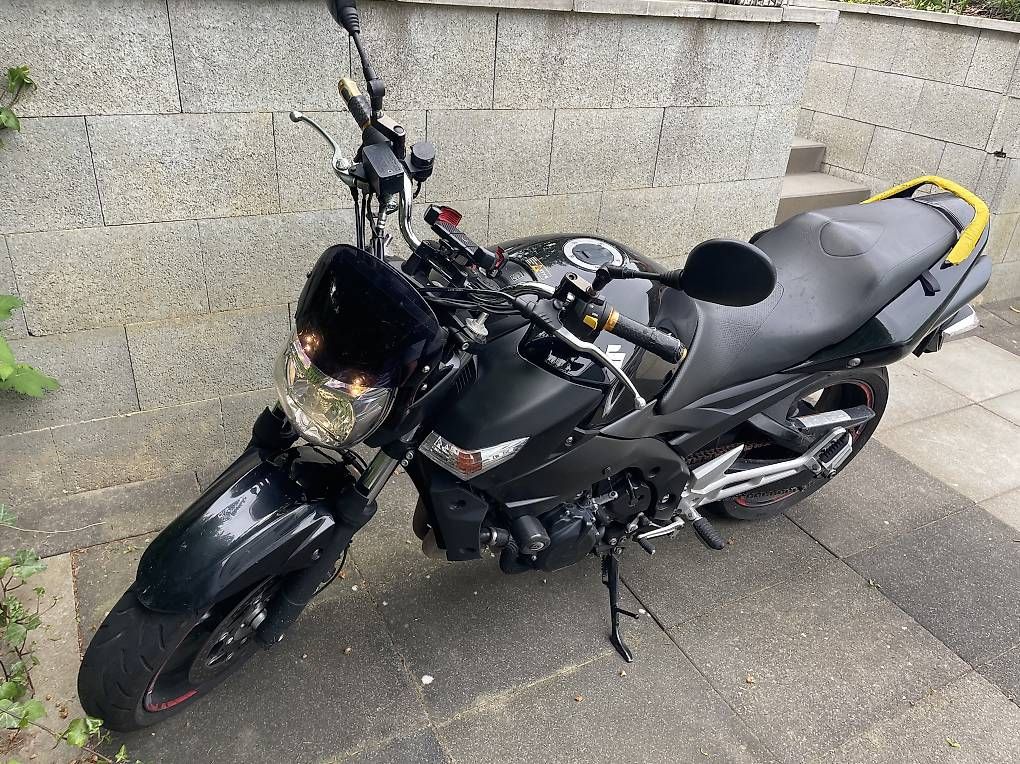 Strada: Suzuki günstig  – Usato da Rudolfstetten venduto da Besimi555