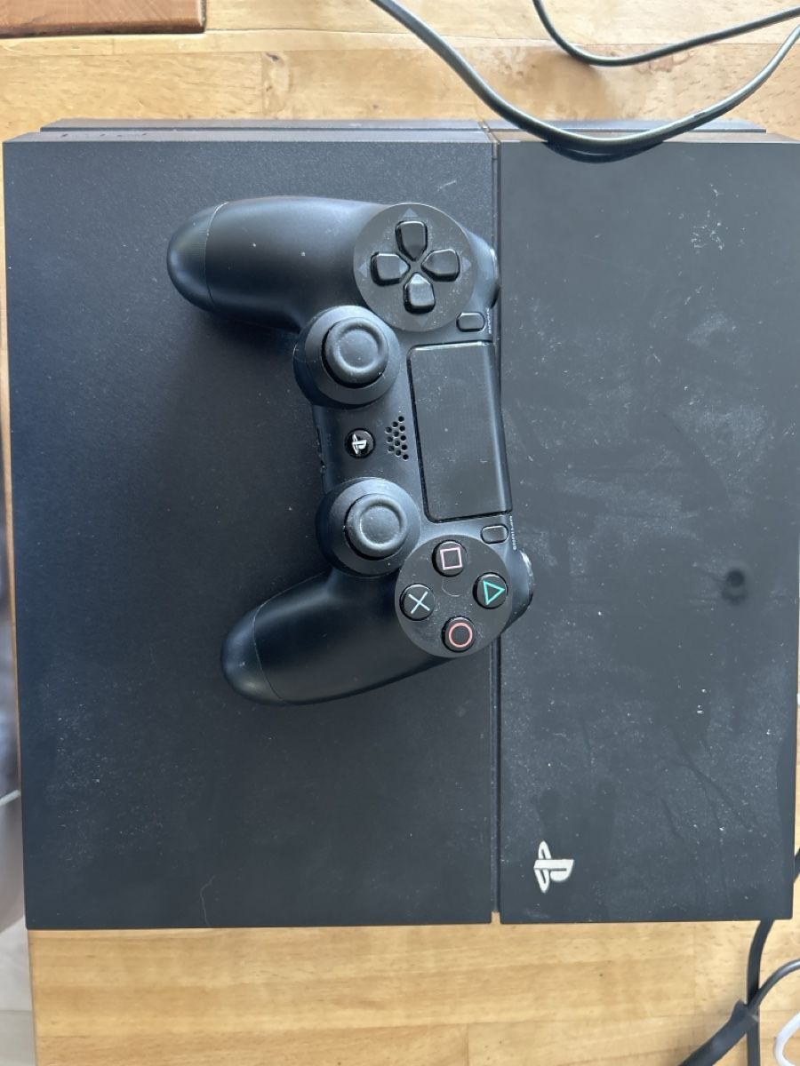 Sony Console: ps4+jeux+une manette – Usato da Neyruz FR venduto da vbeguelin 2