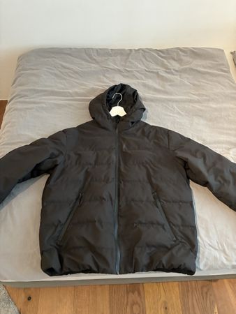 H&M Winterjacke schwarz mit Kapuze Grösse L neuwertig