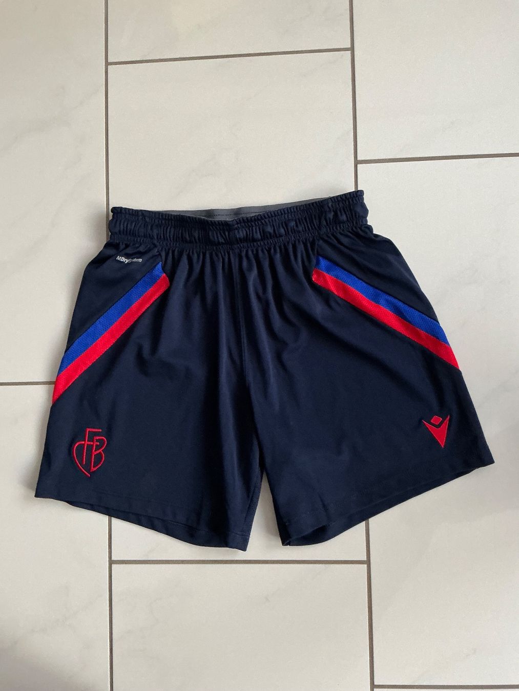 FC Basel Pantaloni: Fc Basel Trainings Shorts 146-158 – Usato da Biel-Benken BL venduto da Sahra1