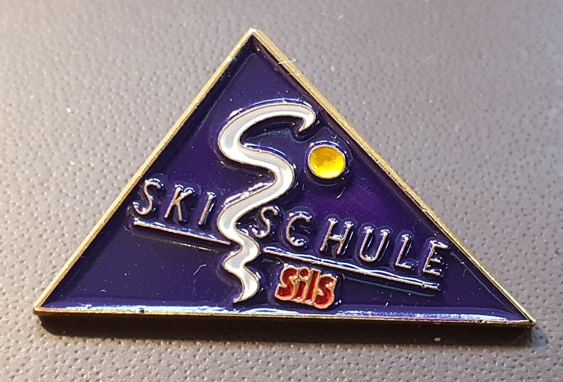 Placchette & Badge: P267B - Pin Ski-Schule Sils – Usato da Reinach BL venduto da Boston-Verkauf