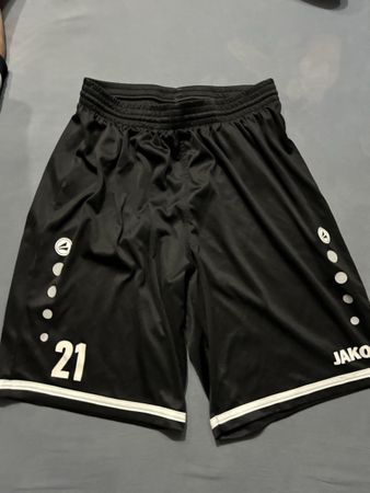 Jako Sportshorts schwarz mit Aufdruck Nummer 21