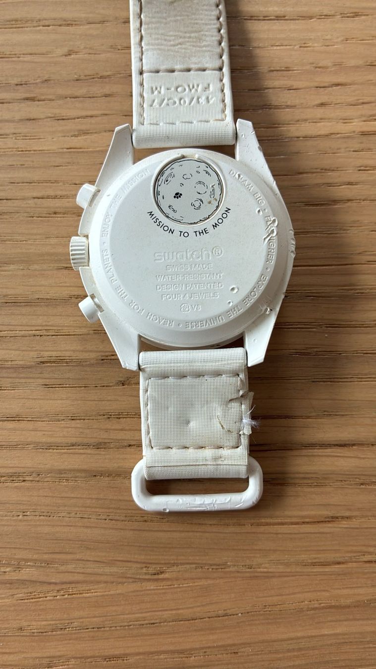 Swatch Uhren: Swatch Moonswatch Snoopy Full Moon | Mondphase – Gebraucht aus Erlenbach ZH von lau_p628 1