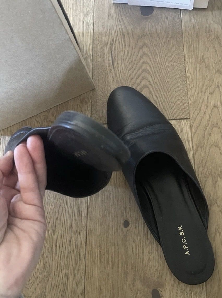 Apc Scarpe da donna: Pantolette Schwarz, Leder, Gr 41, A.P.C, NP 698CHF – Usato da Tägerwilen venduto da CarolinaHerrera 3