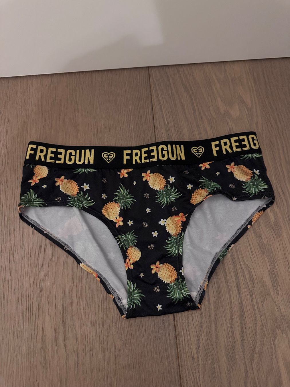 Biancheria intima: Unterhosen Freegun – Usato da Schindellegi venduto da adb_5s8g 2