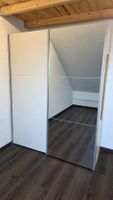 Kleiderschrank mit Spiegel-Schiebetüre