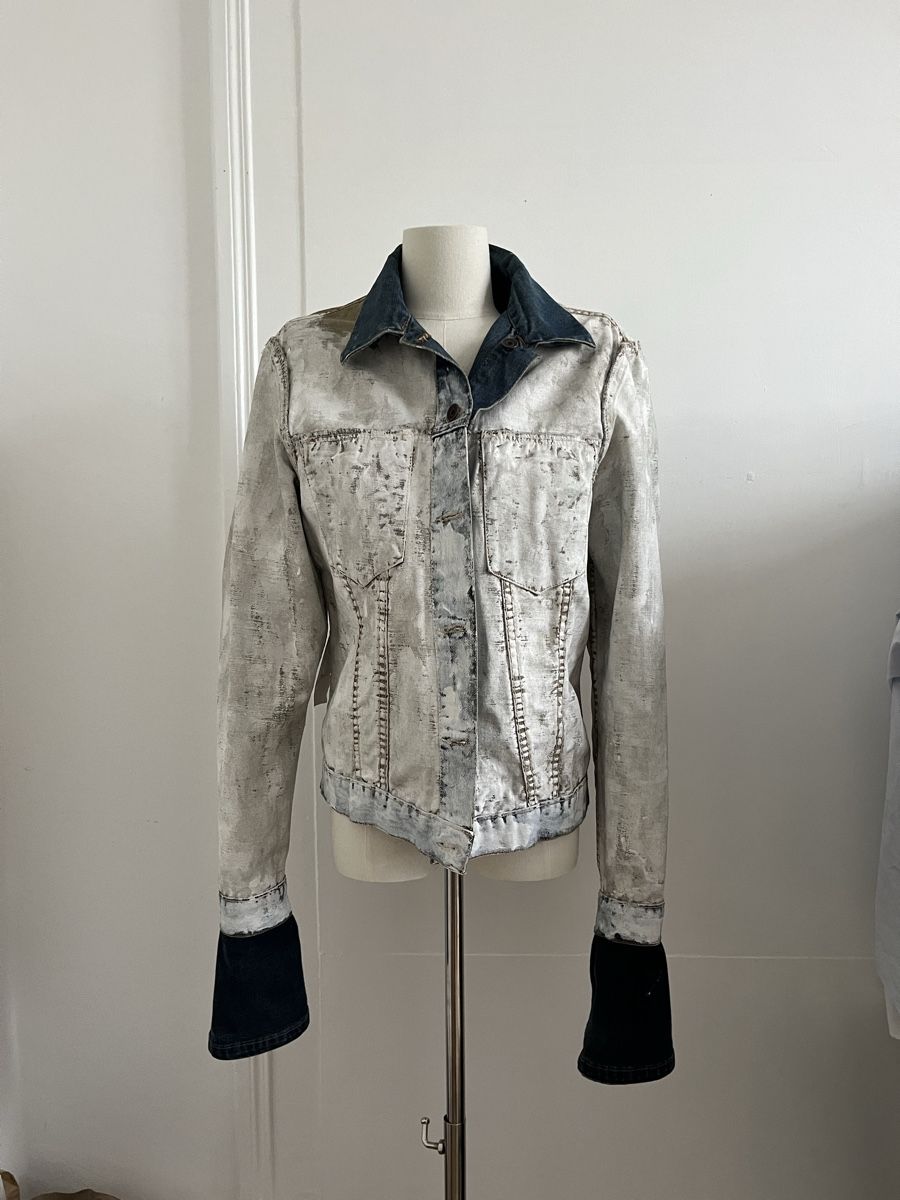 Giacche: Vintage Denim Jacket with Unique Custom Design - size M – Usato da Zürich venduto da Melina.A