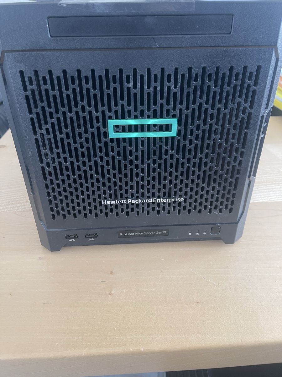 Hewlett Packard Server: HPE ProLiant MicroServer Gen10 gebraucht 16GB RAM – Gebraucht aus Wängi von Bmo