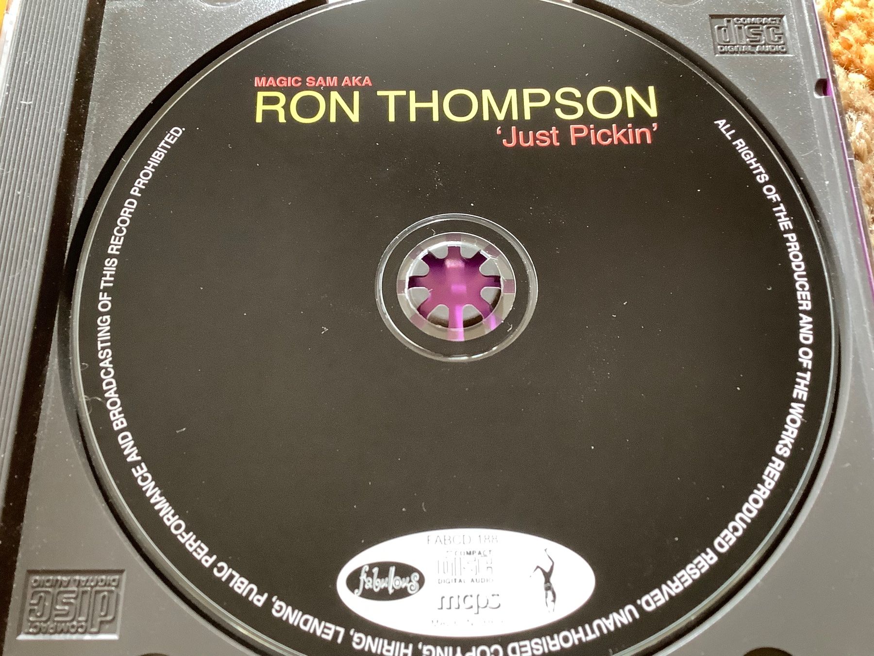 CD: Ron Thompson * Just Pickin – Usato da herzogenbuchsee venduto da HIFIANER 3