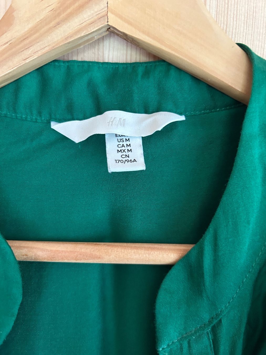 H&M Camicette: Bluse mit Volants von H&M – Nuovo (secondo la descrizione) da Dallenwil venduto da KathiHanna 1