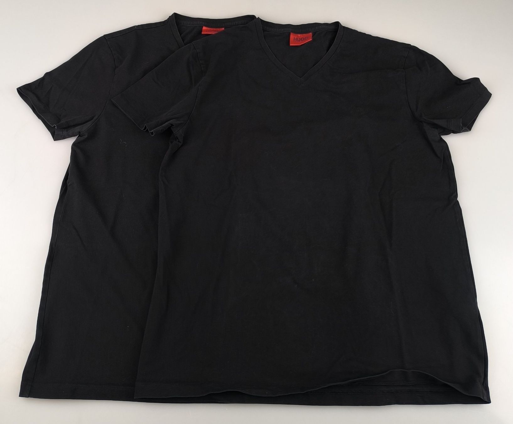 T-shirts: HUGO Basic T-Shirt mit V-Ausschnitt – D'occasion à Rüti ZH par Restwert_Rueti_ZH 3