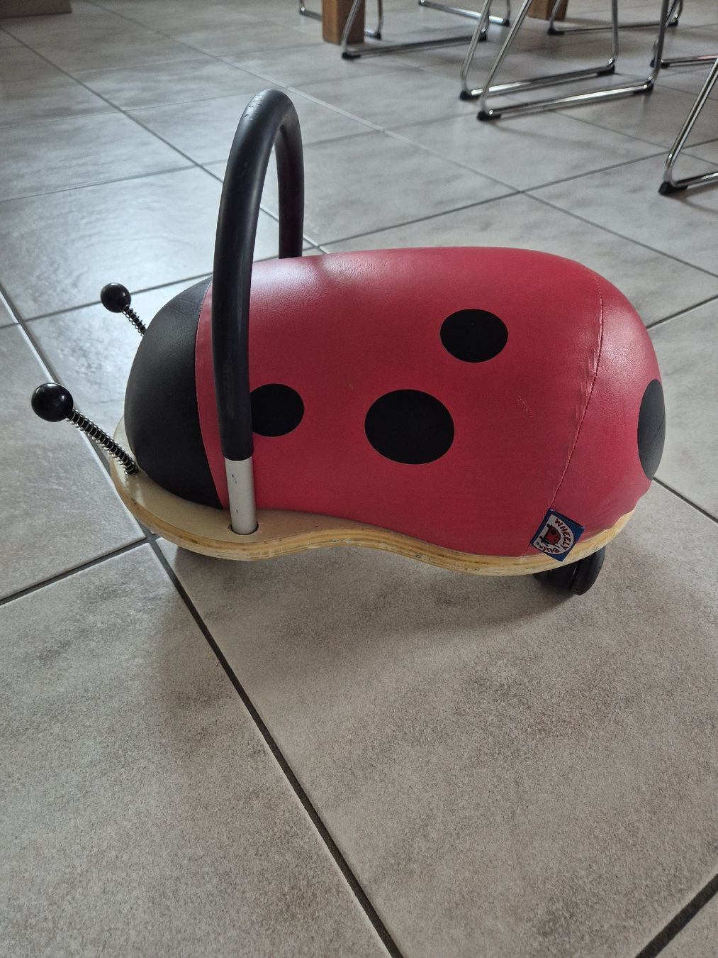 Fahrzeuge für Kinder: Laufrad Marienkäfer The Original Wheely Bug mit Griff – Gebraucht aus Sarmenstorf von Vitruvian1516