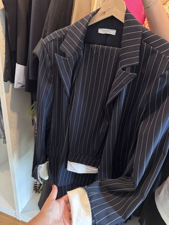 Ensemble tailleur rayé bleu marine  blanc état neuf