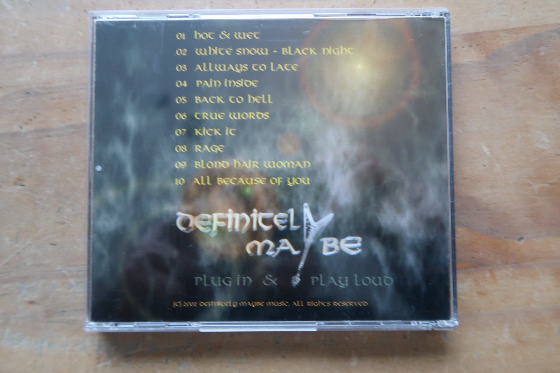 CDs: DEFINITELY MAYBE - PLUG IN & PLAY LOUD - MELODIC ROCK - CD – Gebraucht aus Basel von Patiscat 1