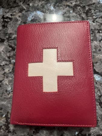 Porte-monnaie combiné cuir rouge avec croix Suisse