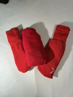 Rote Fussballsocken, Stulpen