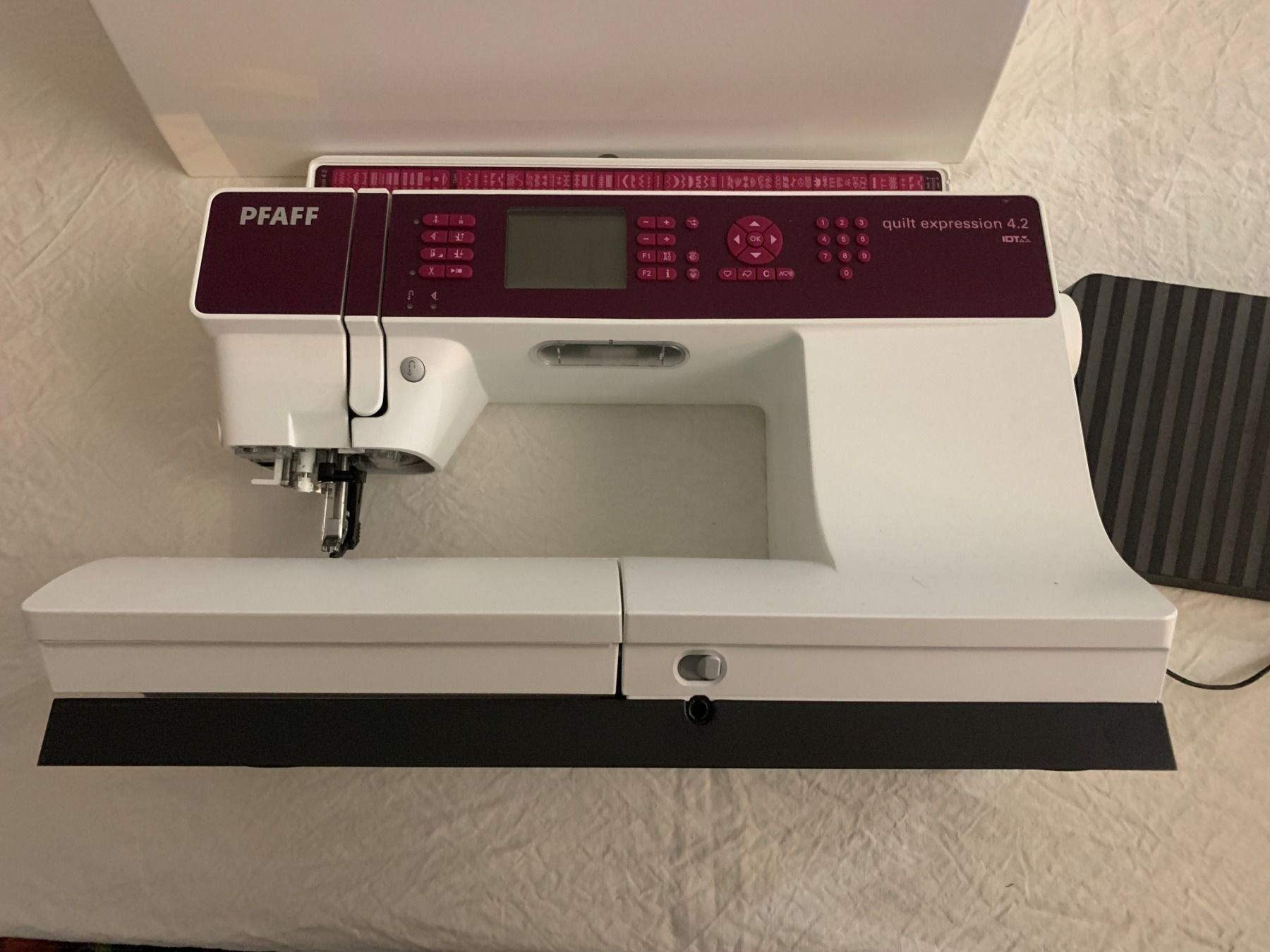 Macchine da cucire: Nähmaschine PFAFF Quilt Expression 4.2 – Usato da Arch venduto da Seil818