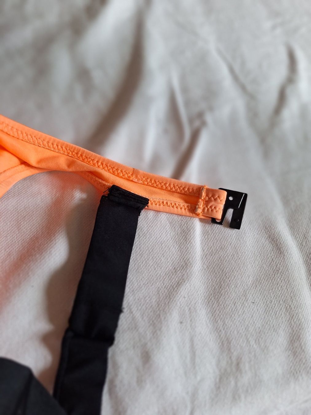 Costumi da bagno & Bikini: 2 Bikinioberteile, Gr. 42 – Nuovo (secondo la descrizione) da Aesch BL venduto da sar_j59l 1